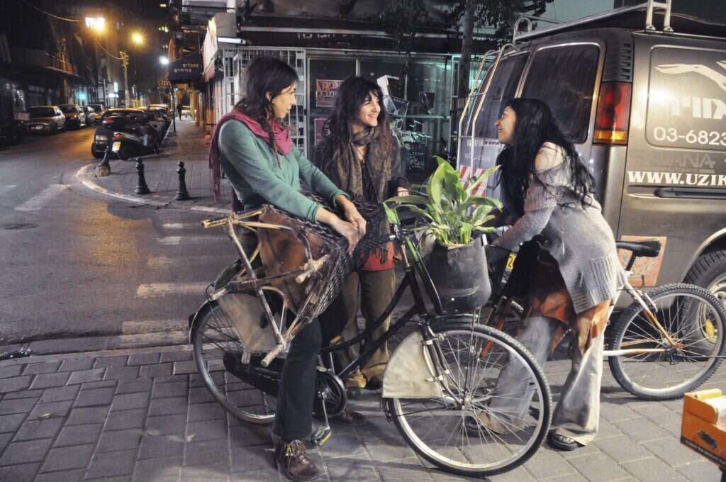 2010 בפתח שוק הברכה. | נינו הרמן 2010 בפתח שוק הברכה. | נינו הרמן