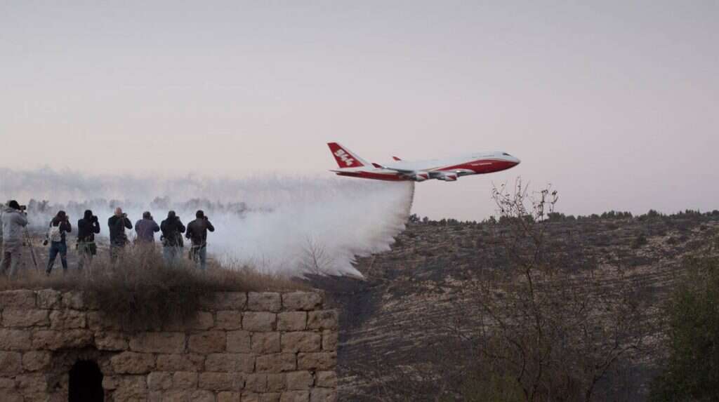 2016 מטוס הכיבוי מעל נטף. | נינו הרמן 2016 מטוס הכיבוי מעל נטף. | נינו הרמן