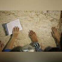 תפילות בכותל. | מרים צחי