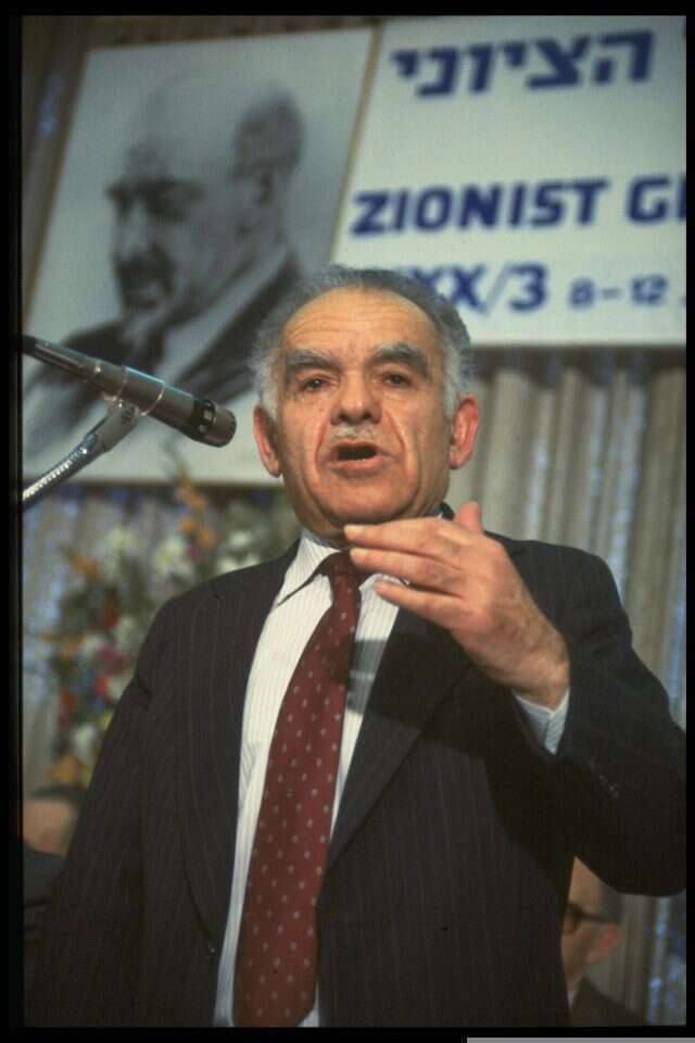 יצחק שמיר. | נתי הרניק, לע"מ