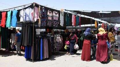 משפחות בשוק הבדואי בבאר שבע. | דודו גרינשפן