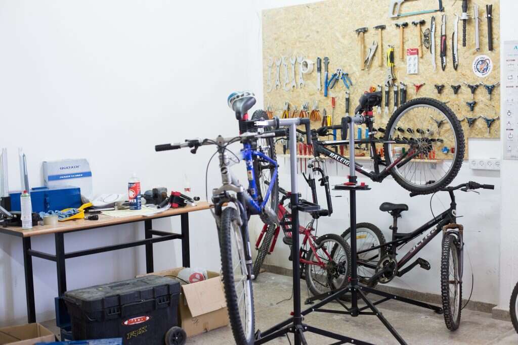 כיתות הלימוד בבית הספר "תורה ומלאכה". | אריק סולטן כיתות הלימוד בבית הספר "תורה ומלאכה". | אריק סולטן