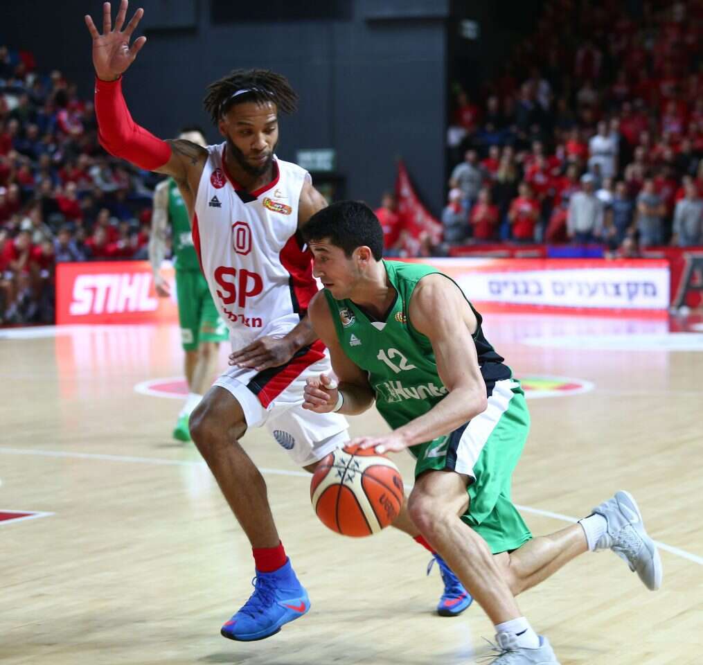 ג'ון דיברתולומאו במדי מכבי חיפה. | דני מרון