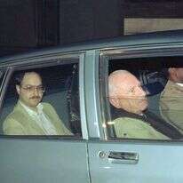 ג'ונתן פולארד בדרך מבית המשפט לכלא, 1985. | גטי אימג'ס