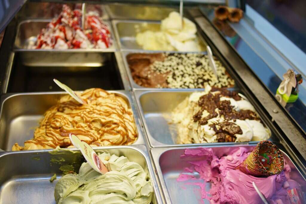 גלידה צבעונית, אילוסטרציה. | אנצו ג'וש ג'יני