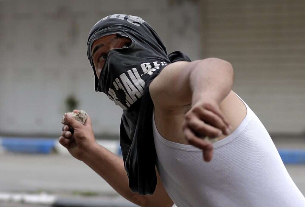 זריקת אבנים. | AFP