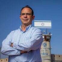 אל"מ מוריס הירש. | אריק סולטן