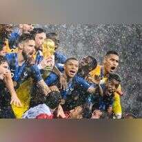 חגיגה צרפתית כפולה בפריז ובמוסקבה - חג הבסטיליה - יום העצמאות הרשמי של צרפת וזכייה שנייה בגביע העולם בכדורגל  . | AFP