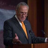 הסנאטור הדמוקרטי צ'אק שומר. | AFP