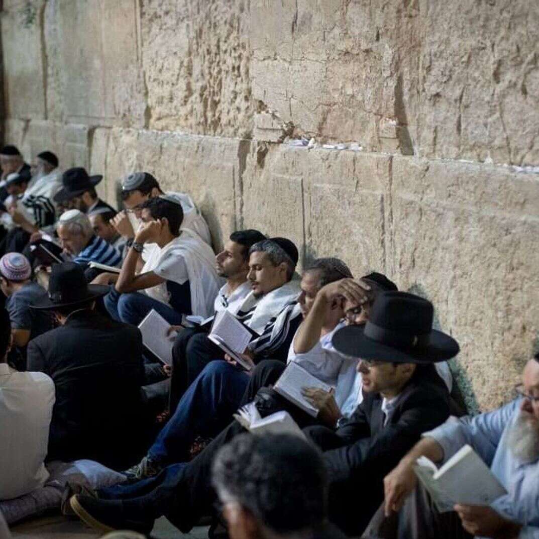 תשעה באב בכותל המערבי. | יונתן זינדל/פלאש 90 תשעה באב בכותל המערבי. | יונתן זינדל/פלאש 90