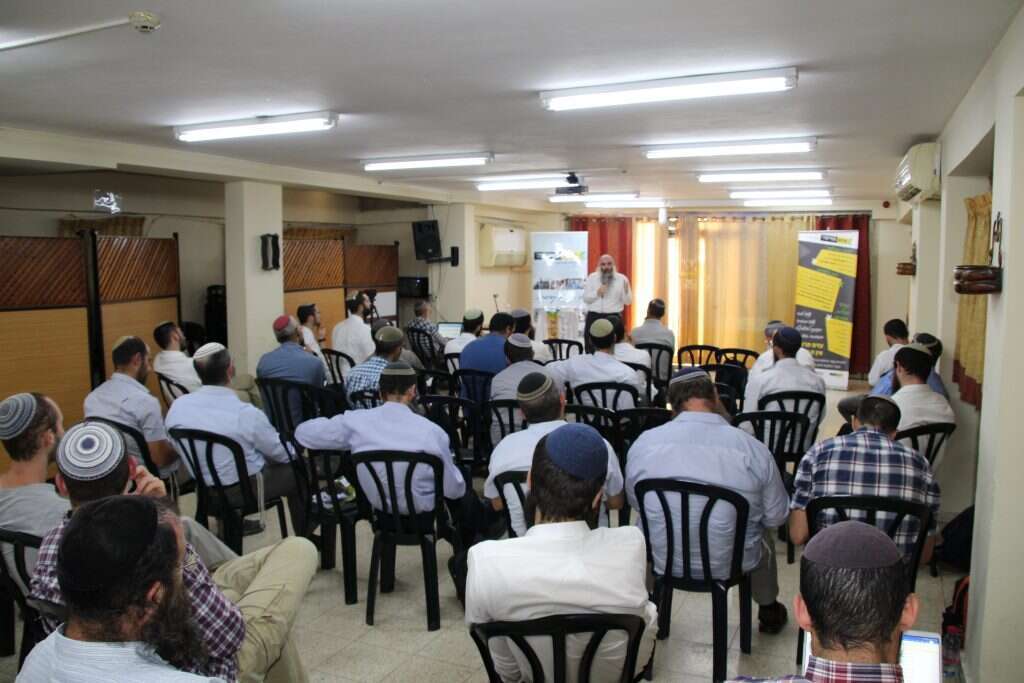 הרב יהושע שפירא בכנס "עזים בקדושה". | צור מוריה