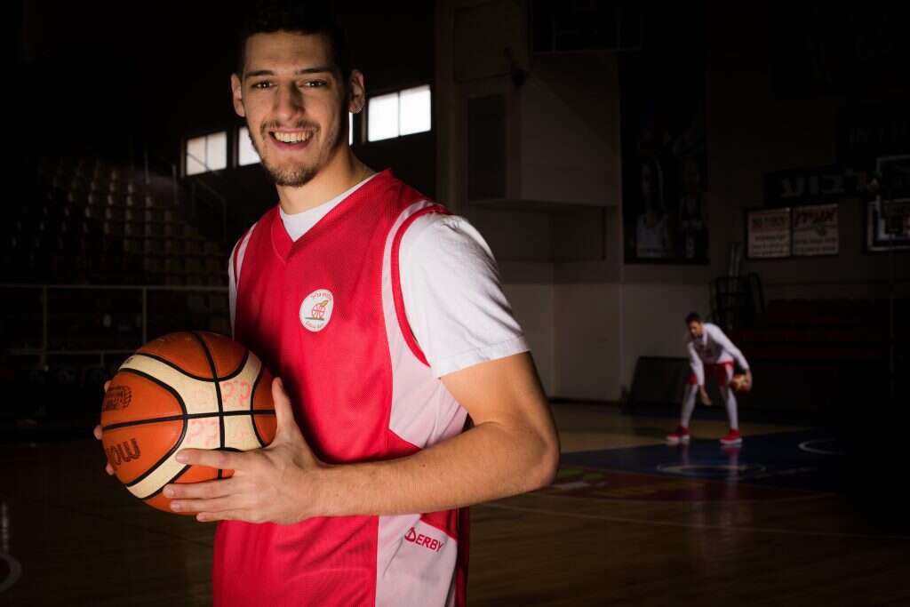 חואקין שוכמן. | אריק סולטן