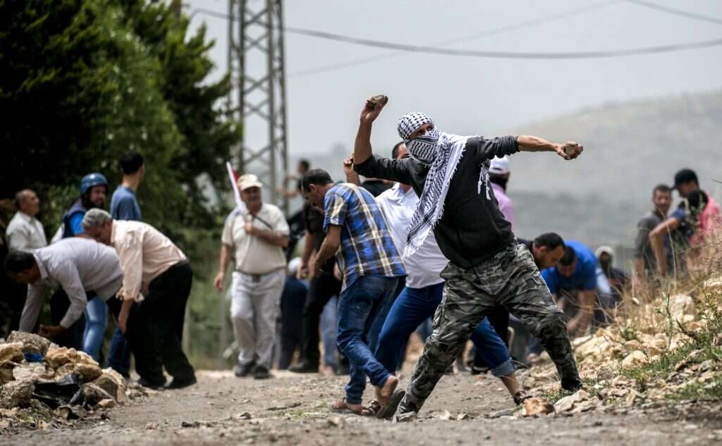 התפרעויות פלסטינים ליד שכם. | AFP התפרעויות פלסטינים ליד שכם. | AFP