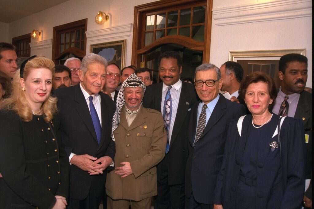 ויצמן עם יאסר וסוהא ערפאת. | יעקב סער, לע"מ