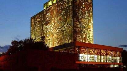 מבנה הספרייה בקריית האוניברסיטה במקסיקו סיטי. | שאטרסטוק