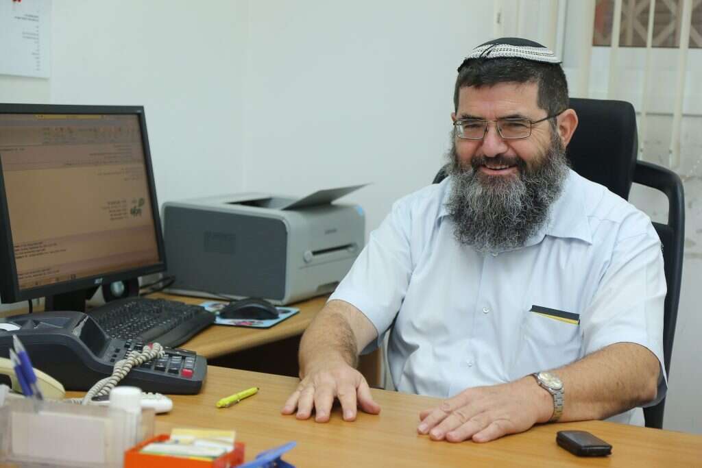 אליעזר ברט. | אדי ישראל