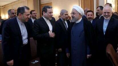 הנשיא רוחאני(במרכז) והשר זריף, השבוע. | AFP