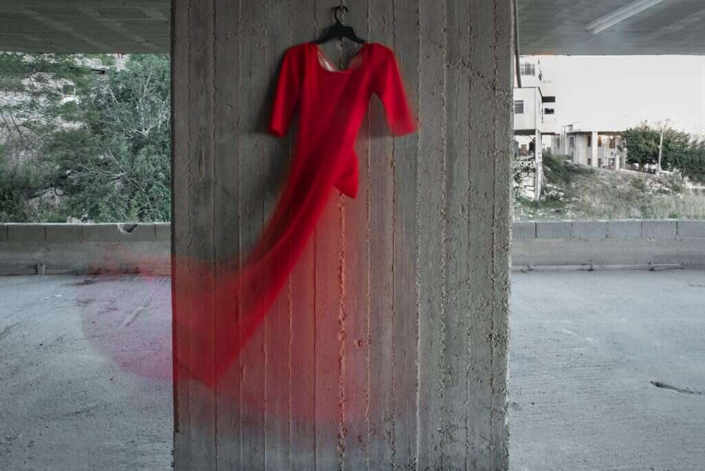 שמלה אדומה. | אמירה זיאן