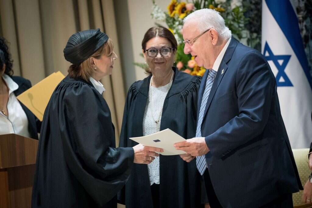 השופטת יעל וילנר עם נשיא המדינה ראובן ריבלין ונשיאת העליון חיות בטקס מינויה לבית המשפט העליון. | יונתן זינדל, פלאש90