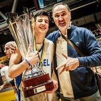 עם האב זופר. | באדיבות פיבא