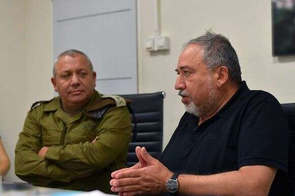 שר הביטחון אביגדור ליברמן והרמטכ''ל גדי איזנקוט. | אריאל חרמוני, משרד הביטחון שר הביטחון אביגדור ליברמן והרמטכ''ל גדי איזנקוט. | אריאל חרמוני, משרד הביטחון