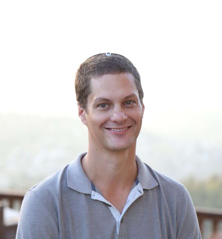 אלישע אזר. | טובי שריד