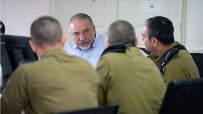 שר הביטחון אביגדור ליברמן בצפון. | אריאל חרמוני, דוברות משרד הביטחון