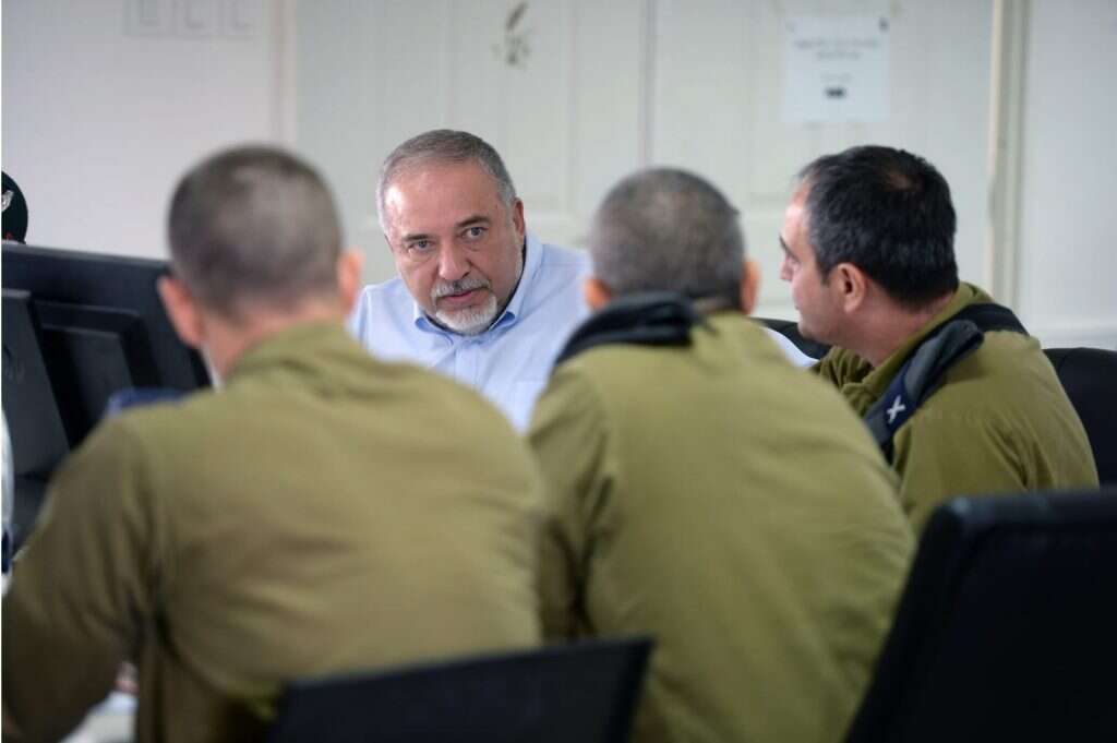 שר הביטחון אביגדור ליברמן בצפון. | אריאל חרמוני, דוברות משרד הביטחון