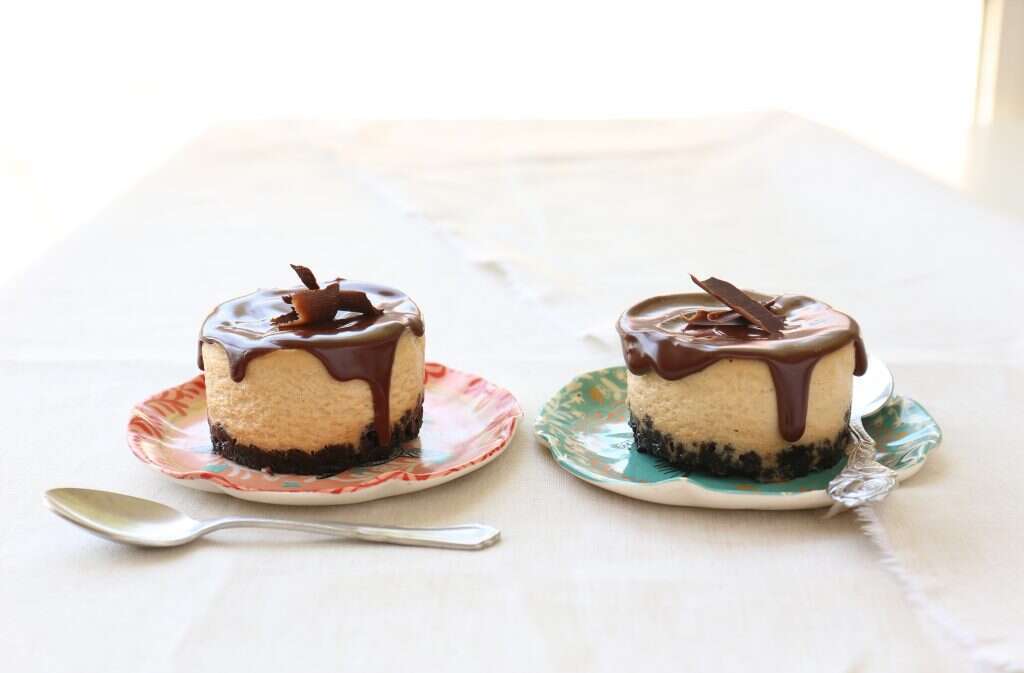 מיני עוגות גבינה-קפה אישיות עם גנאש שוקולד. | אפרת ליכטנשטט