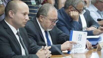 נפתלי בנט ואביגדור ליברמן. | יואב דודקביץ'