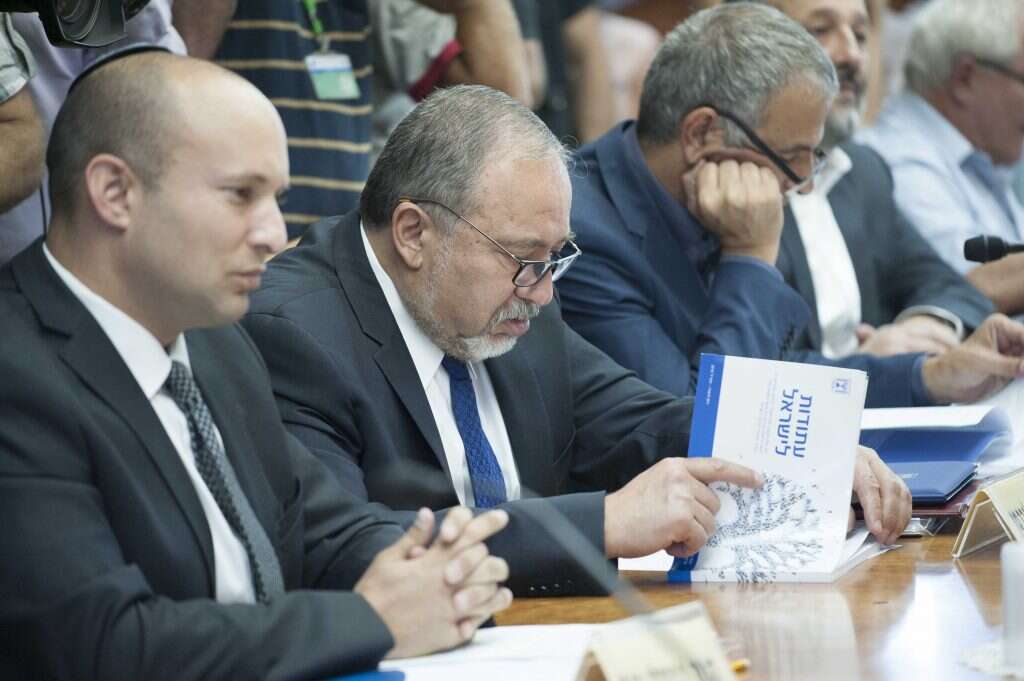 נפתלי בנט ואביגדור ליברמן. | יואב דודקביץ' נפתלי בנט ואביגדור ליברמן. | יואב דודקביץ'