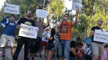 הפגנה נגד זיהום האוויר ברמלה. | רעות ברג