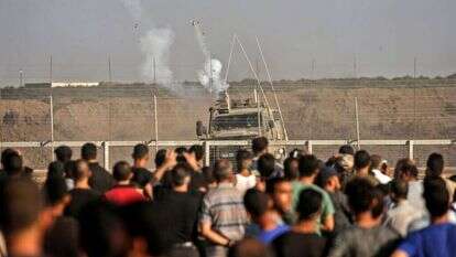 הפרות סדר מול גדר המערכת בעזה. | AFP