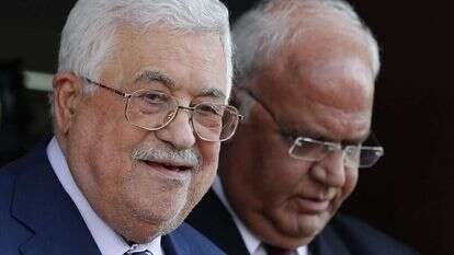 אבו מאזן וסאאיב עריקאת. | AFP