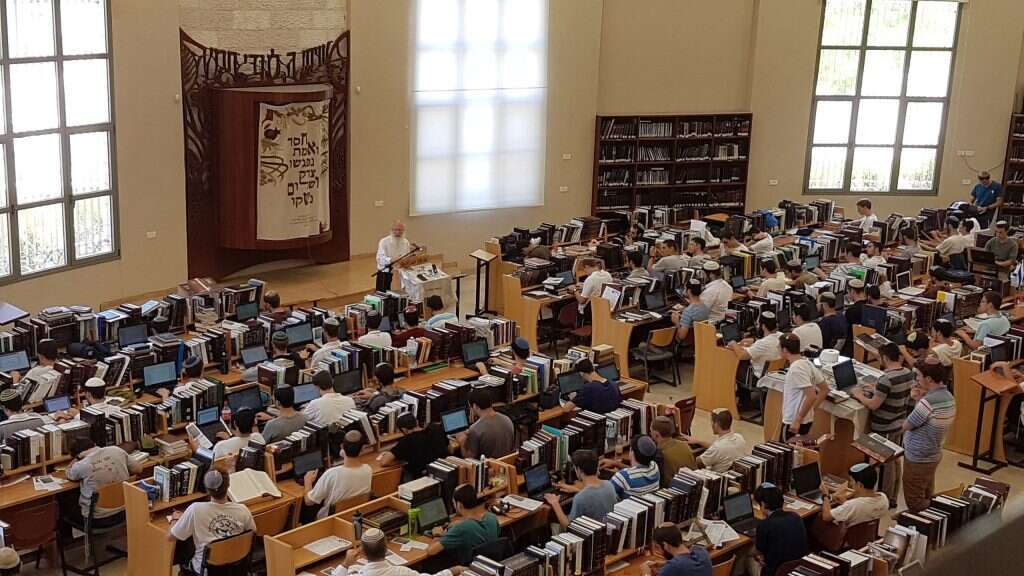 ישיבת ההסדר בירוחם. | אהד טיברגר