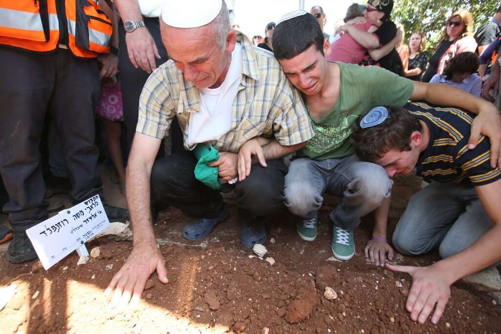 הלווייתו של מלאכי רוזנפלד ז"ל. | מרים צחי