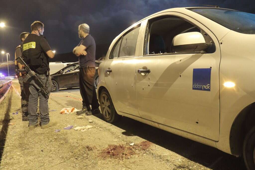 זירת הפיגוע שבו נרצח מלאכי רוזנפלד. | הלל מאיר, TPS