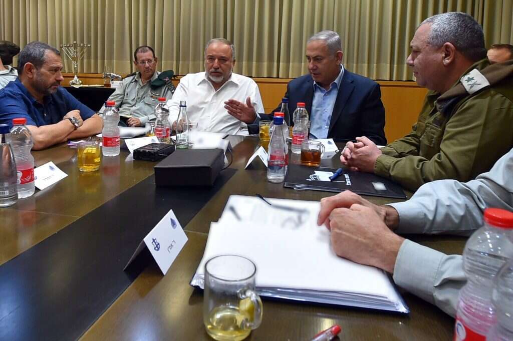 דיון הערכת המצב בראשות ראש הממשלה ושר הביטחון. | אריאל חרמוני, משרד הביטחון דיון הערכת המצב בראשות ראש הממשלה ושר הביטחון. | אריאל חרמוני, משרד הביטחון
