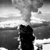 ענן הפטרייה מעל נגסאקי, ה-9 באוגוסט, 1945. | שאטרסטוק ענן הפטרייה מעל נגסאקי, ה-9 באוגוסט, 1945. | שאטרסטוק