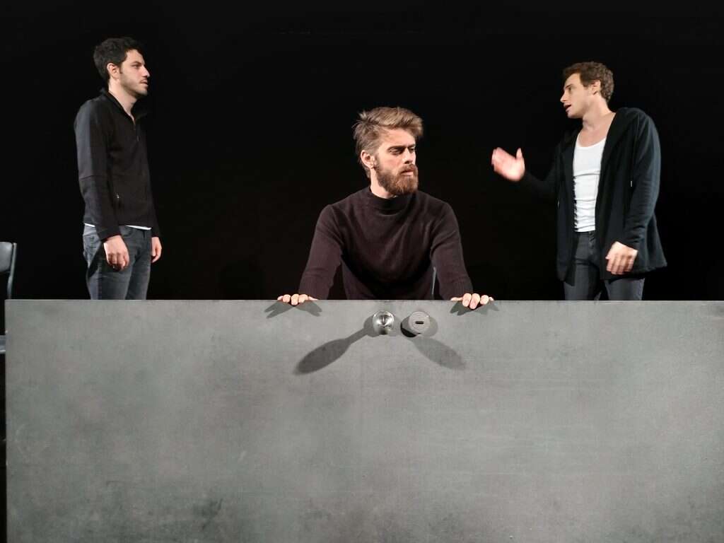 מתוך ההצגה. | להב תימור