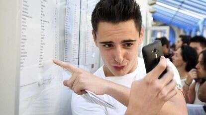 תלמיד תיכון בצרפת. | AFP