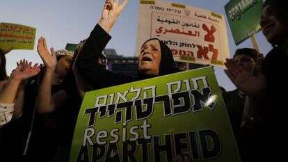 מפגינה נגד חוק הלאום. | AFP מפגינה נגד חוק הלאום. | AFP