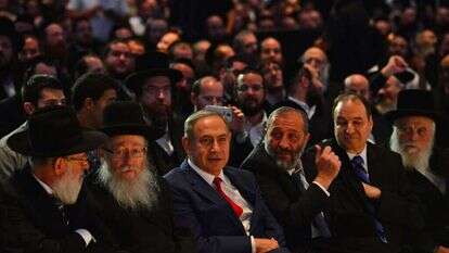 השר אריה דרעי, בנימין נתניהו וסגן השר יעקב ליצמן. | קובי גדעון, לע''מ