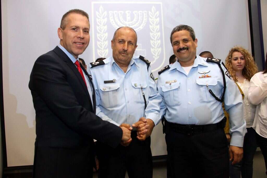 המפכ"ל רוני אלשיך, ניצב ג'מאל חכרוש והשר לביטחון פנים גלעד ארדן. | אמיר מאירי