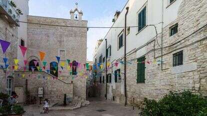 בית כנסת מהמאה ה־16  בטראני, דרום איטליה. הפך לכנסייה וחזר לשמש כבית כנסת לפני כ־20 שנה. | שאטרסטוק