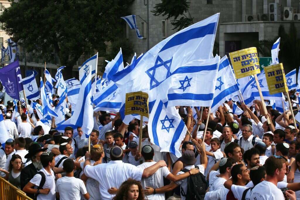 ריקוד הדגלים, ארכיון. | מרים צחי ריקוד הדגלים, ארכיון. | מרים צחי