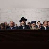 הרבנים יוסף (מימין) ולאו. | AP