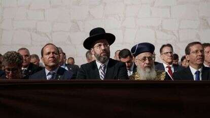 הרבנים יוסף (מימין) ולאו. | AP