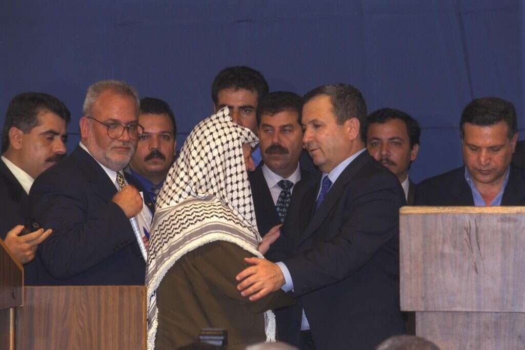 אהוד ברק ויאסר ערפאת בקמפ דיוויד. | אבי אוחיון, לע''מ