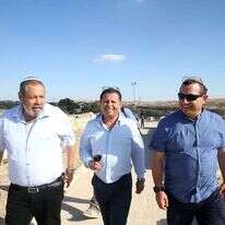 ח"כ כבל ודמרי (משמאל) בסיור בהר חברון. | מרים צחי